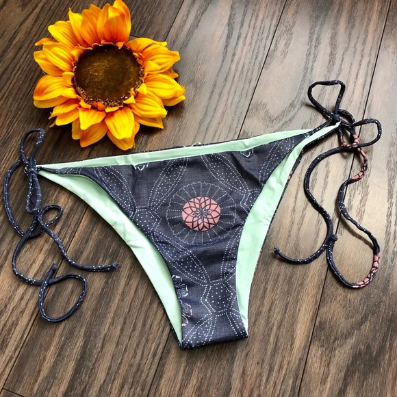 🦋B2G1🦋TAVIK JAX Yokota Floral Bikini Bottoms NWT | LARGE | - Picture 2 of 9